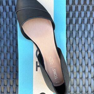 TOMS Women's Black Flats